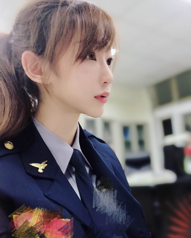 美女警花林筱绮 气质脱俗卸下警服性感迷人