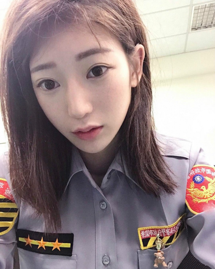 美女警花林筱绮 气质脱俗卸下警服性感迷人